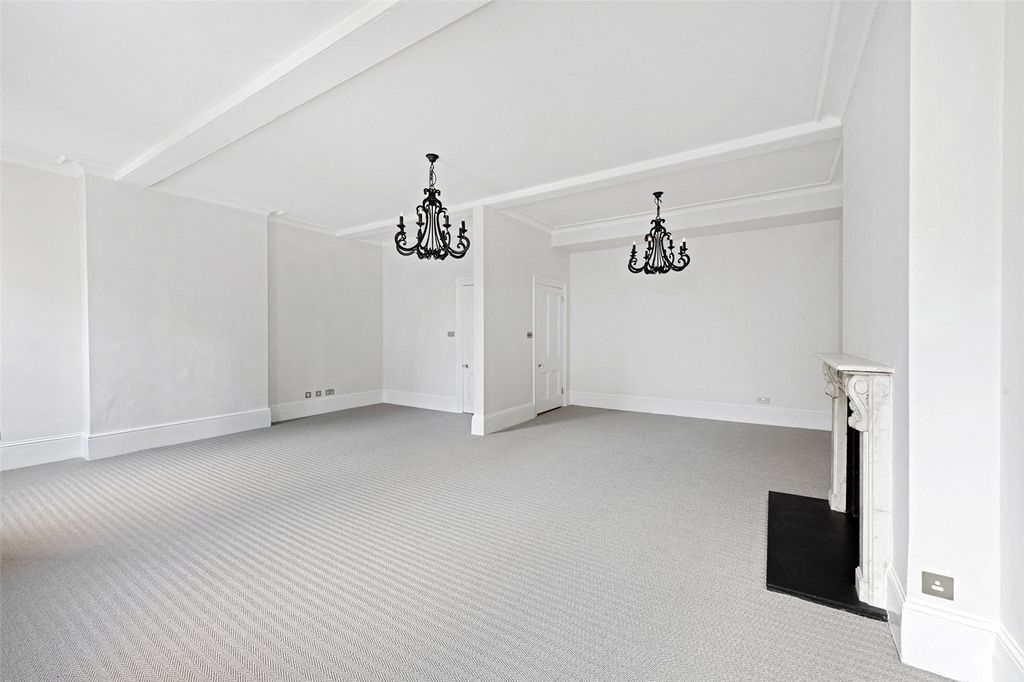 Property photo 2 of 12 Bedroom