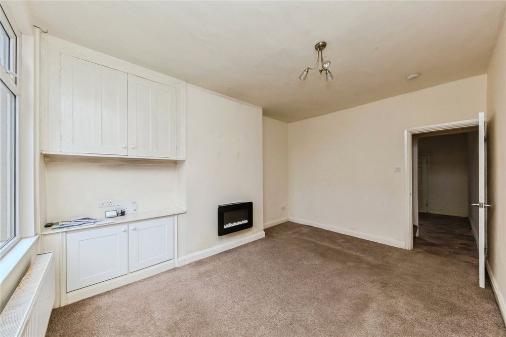Property photo 3 of 12 4