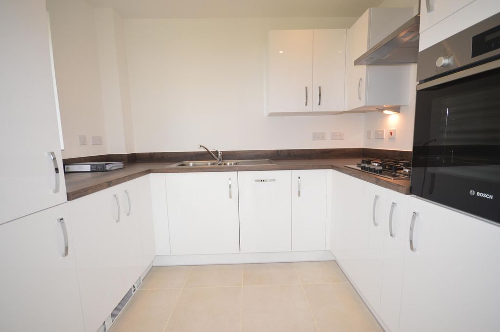 Property photo 3 of 6 Kitchen