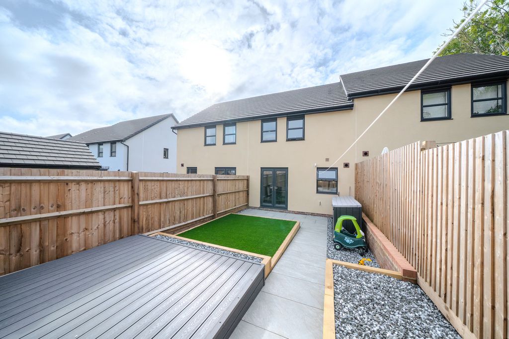 Property photo 2 of 21