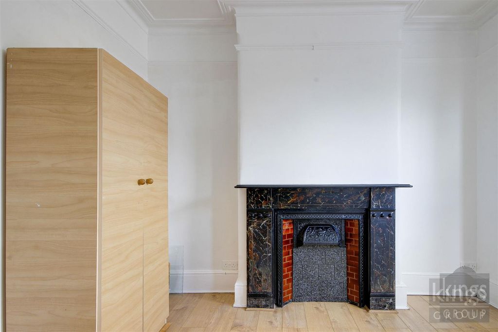 Property photo 3 of 20 Reception 1