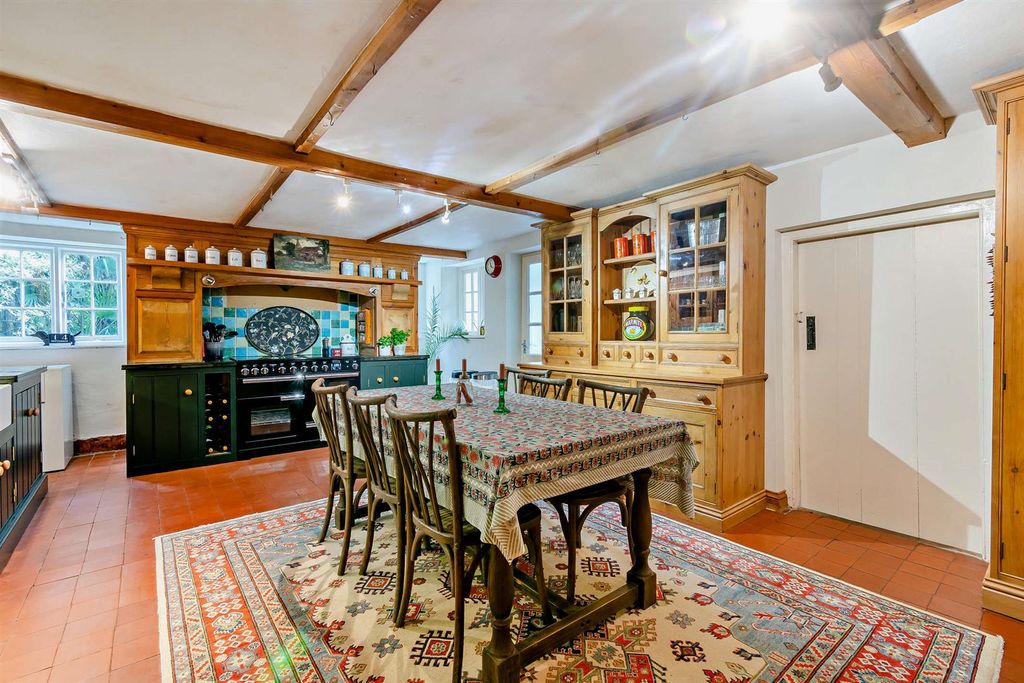 Property photo 3 of 25 8663865-Interior13-800.Jpg