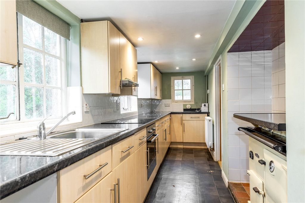 Property photo 3 of 9 Kitchen