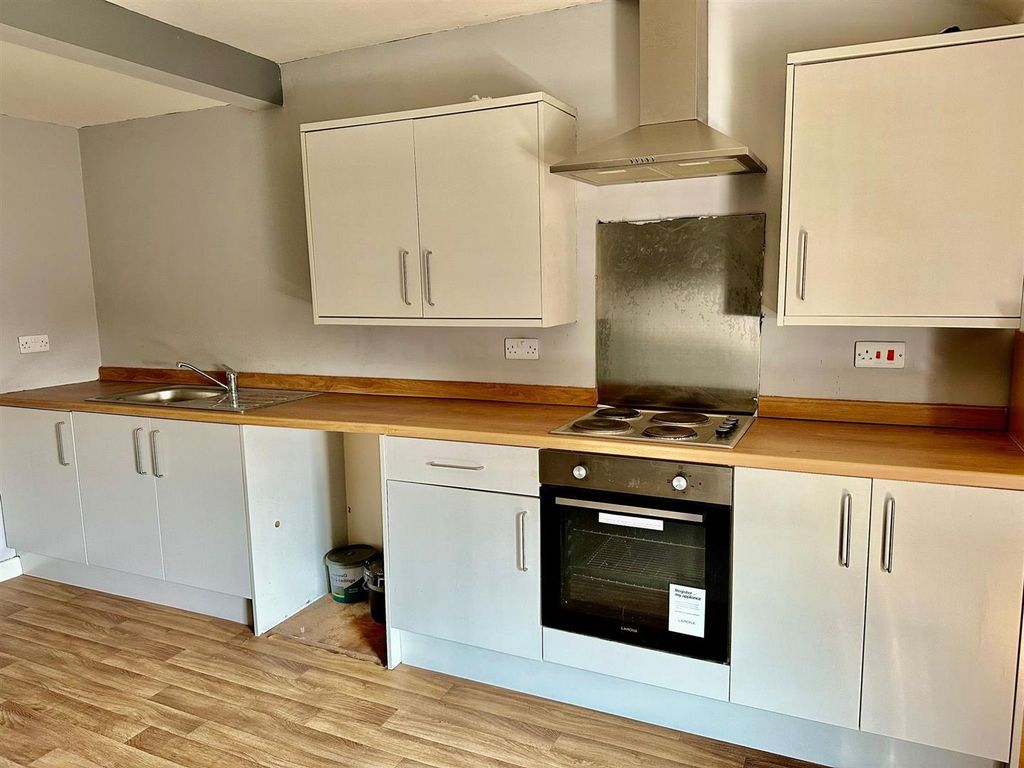 Property photo 3 of 7 Kitchen.Jpg