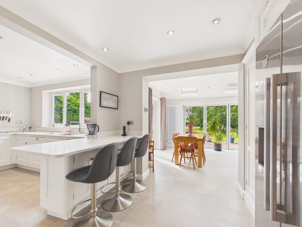 Property photo 2 of 28 5205976