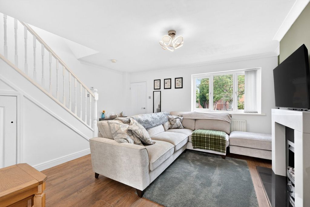 Property photo 2 of 32