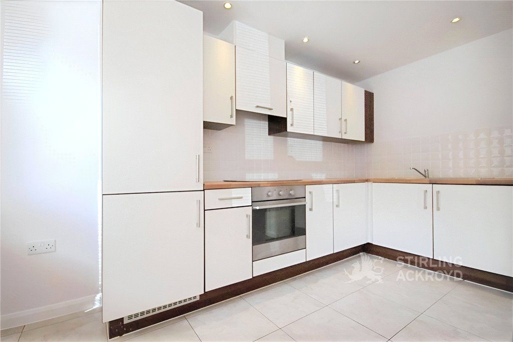 Property photo 3 of 10 Kitchen