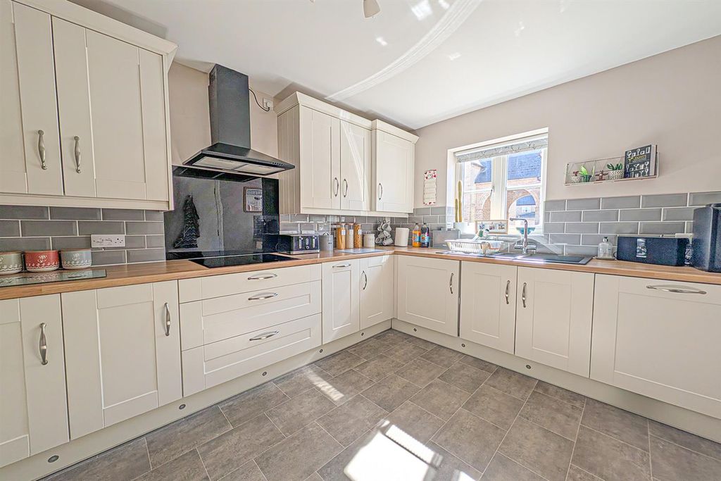 Property photo 2 of 17 Kit2.Jpg