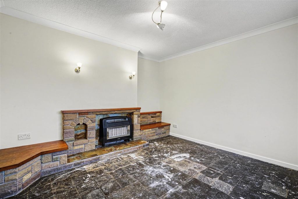 Property photo 2 of 18 Lounge/Sitting Room