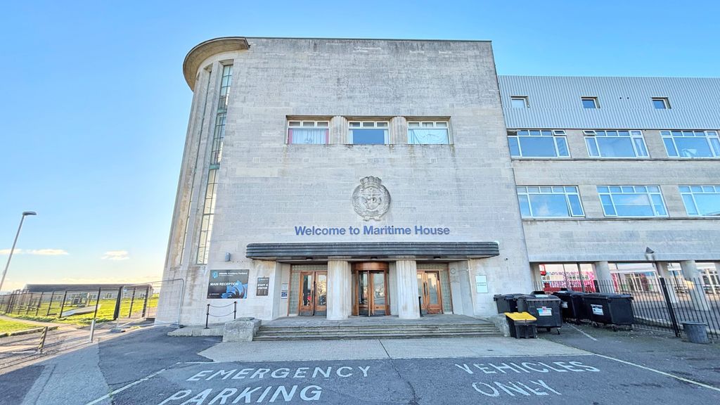 Property photo 1 of 9 Front 3