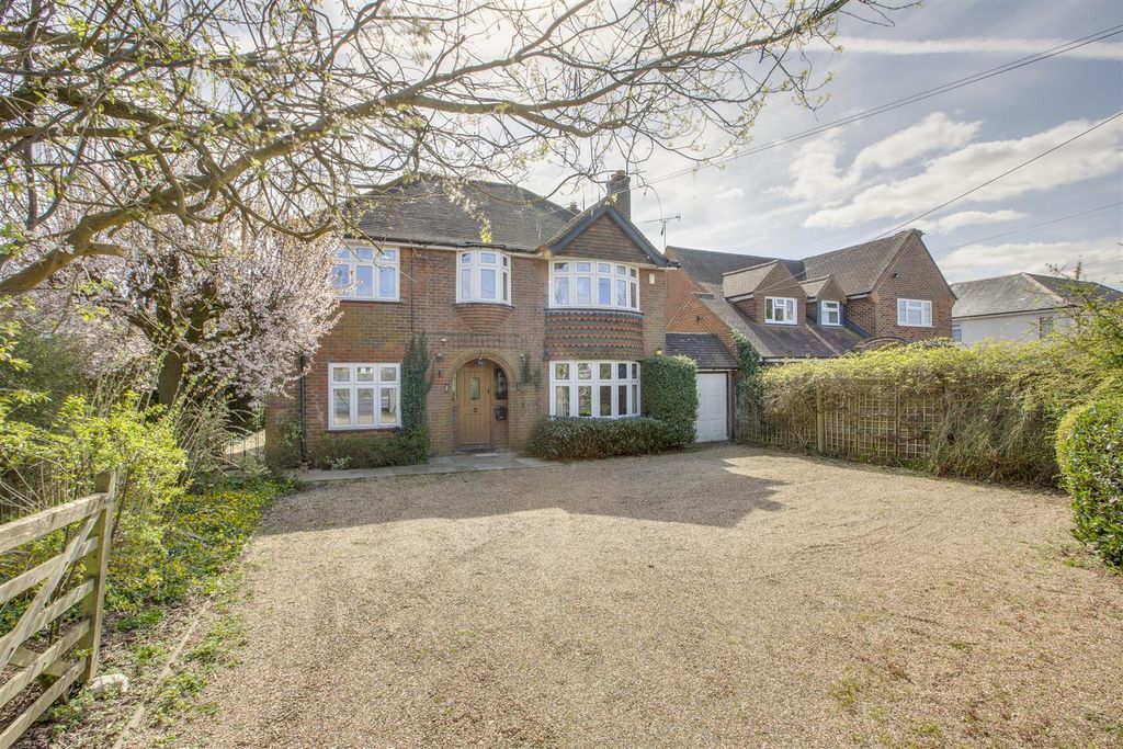Property photo 1 of 22 40 Wycombe Road, Hp15 6Ry-22.Jpg