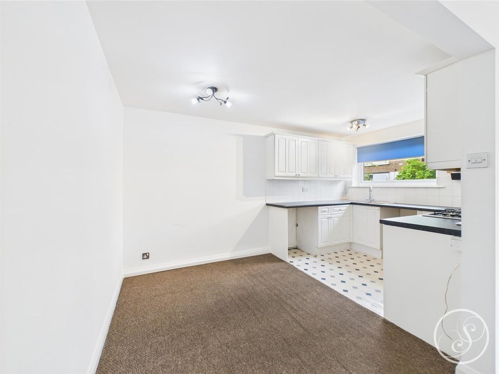 Property photo 3 of 10 Kitchen Diner