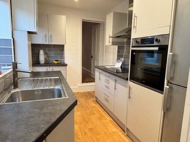 Property photo 2 of 12 Kitchen 1