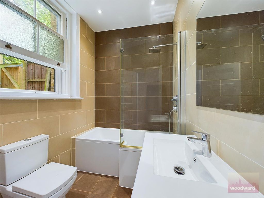 Property photo 3 of 14 Cam01320G0-Pr0227-Still004.Jpg