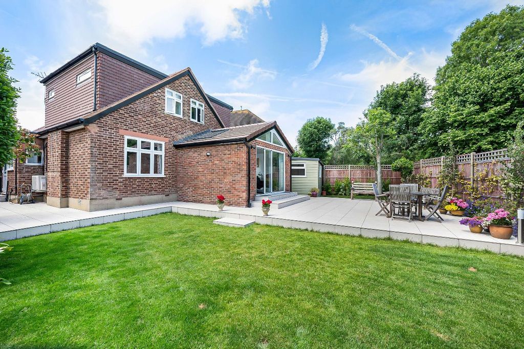 Property photo 2 of 32