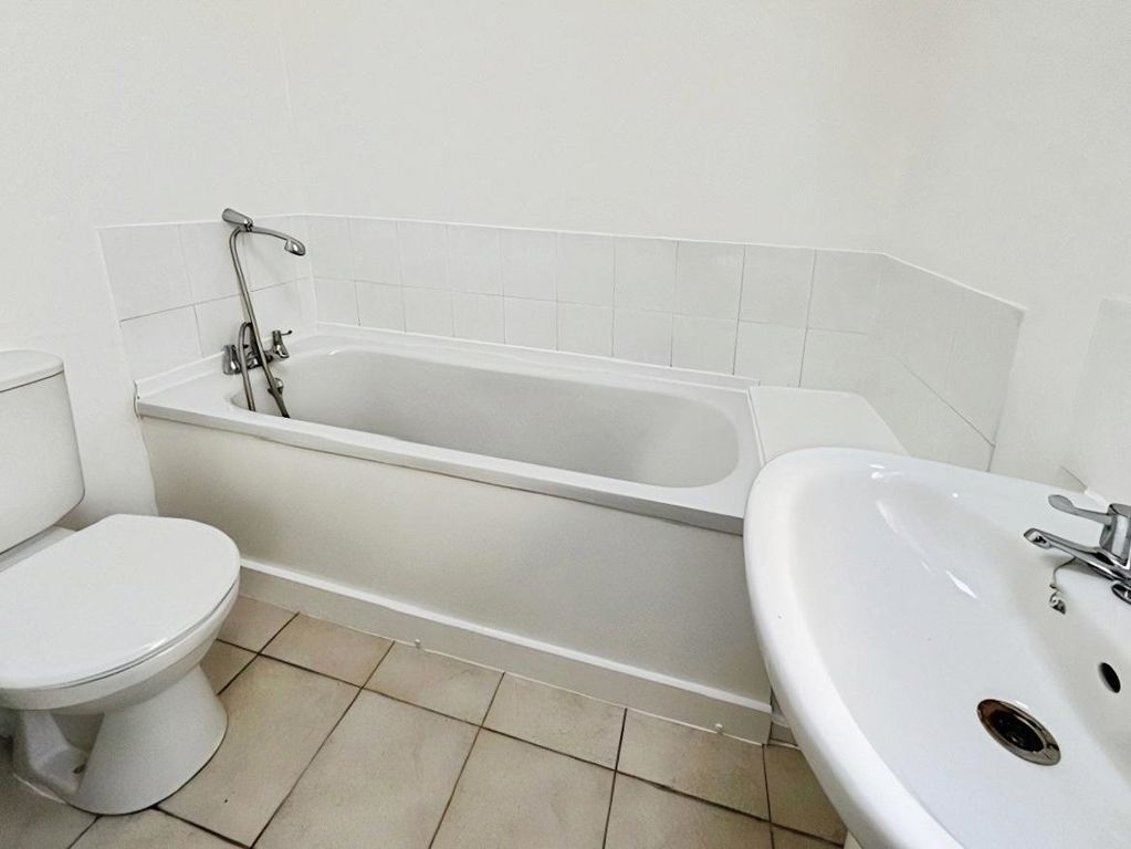 Property photo 3 of 14 Bath 1