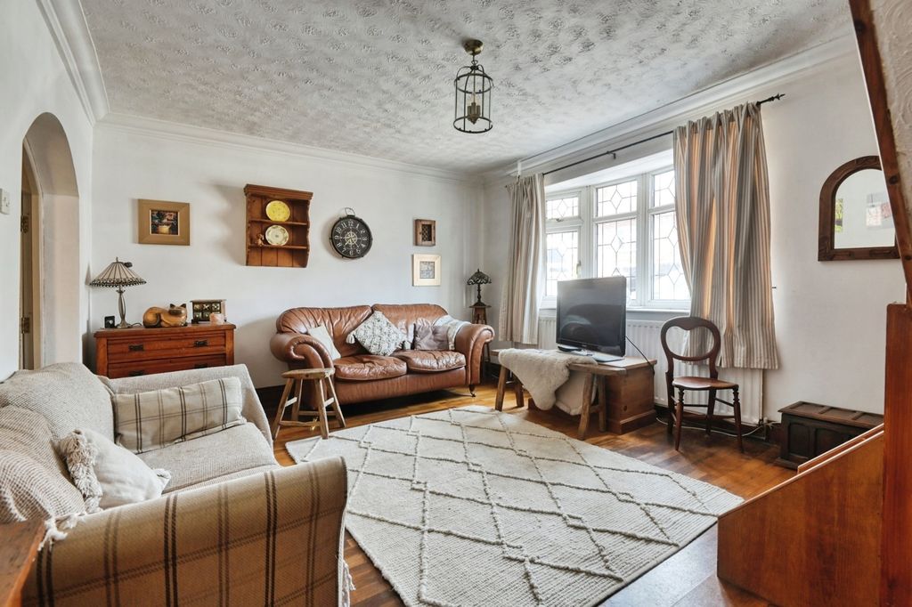 Property photo 3 of 31 Pbox-Img.Jpg