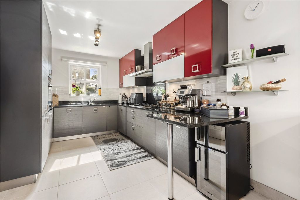 Property photo 2 of 17 Picture No. 25