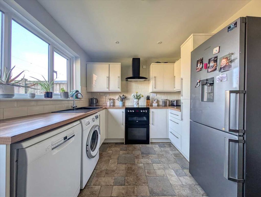 Property photo 3 of 11 Kitchen / Diner