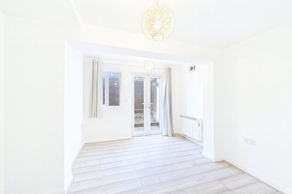 Property photo 3 of 3 Picture No. 08