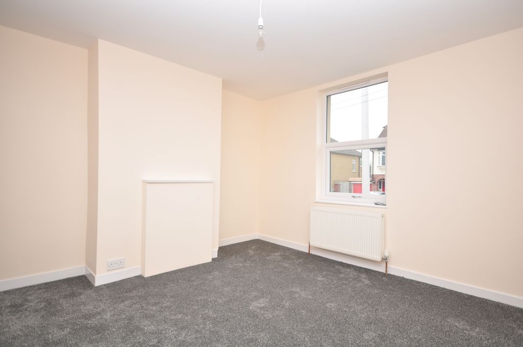 Property photo 3 of 10 Bedroom 1
