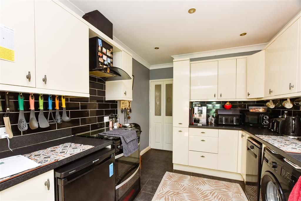 Property photo 2 of 12 Kitchen
