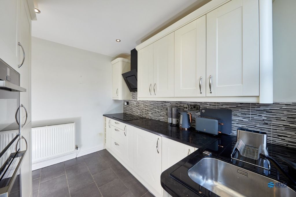 Property photo 3 of 12 Kitchen