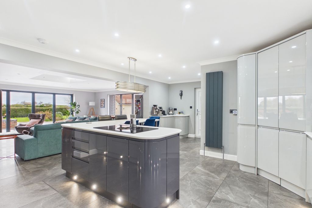 Property photo 2 of 59 Wow Factor Kitchen You Have To See This