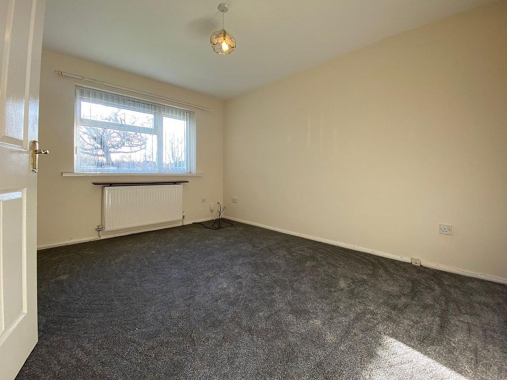 Property photo 3 of 12 Lounge