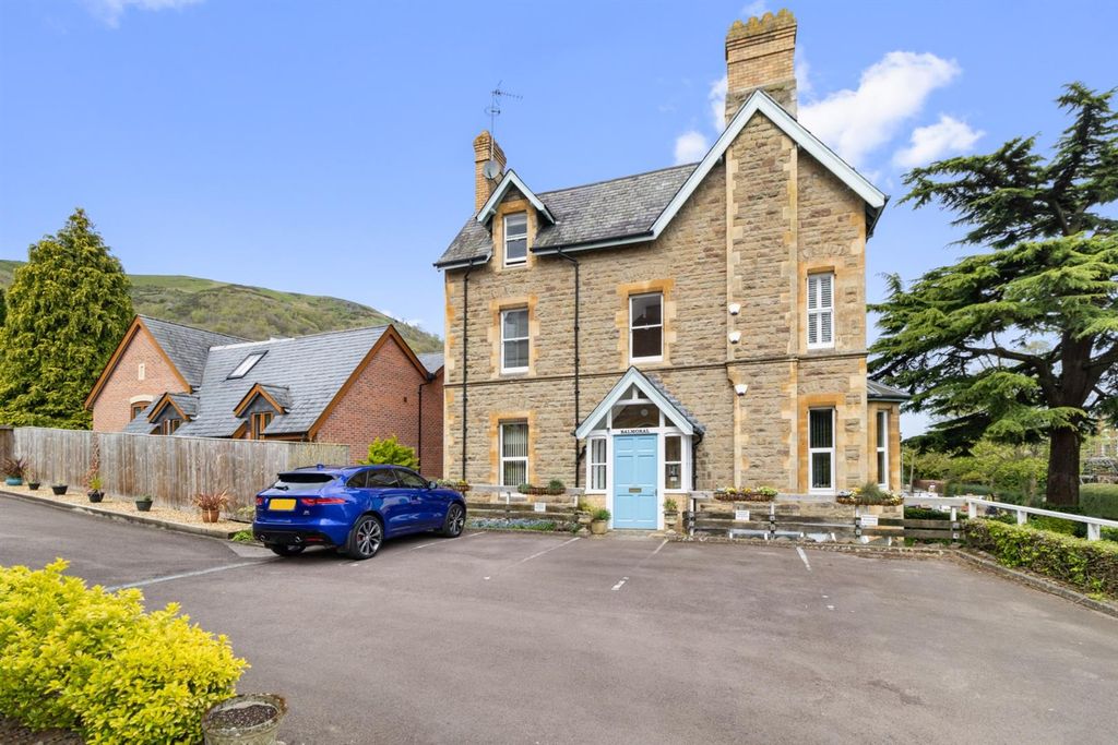 Property photo 1 of 23