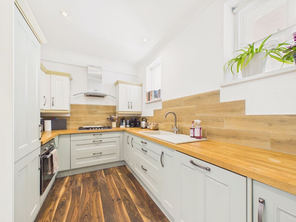 Property photo 3 of 19 Kitchen