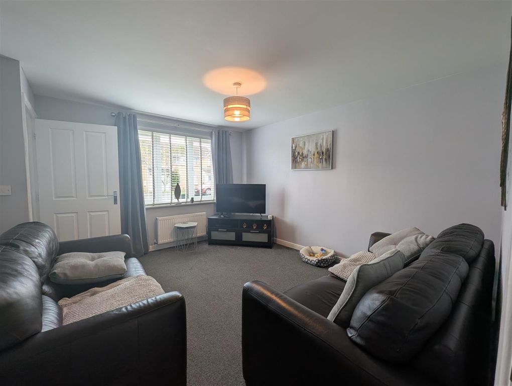 Property photo 2 of 10 Lounge