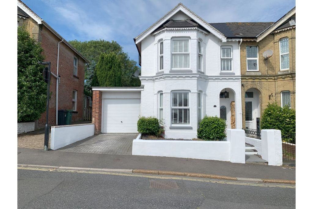 Property photo 1 of 18 Front