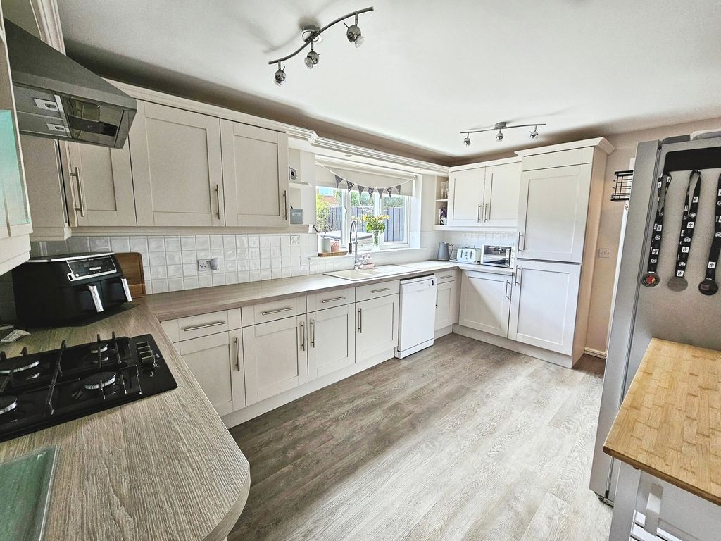 Property photo 2 of 15 Photo 11