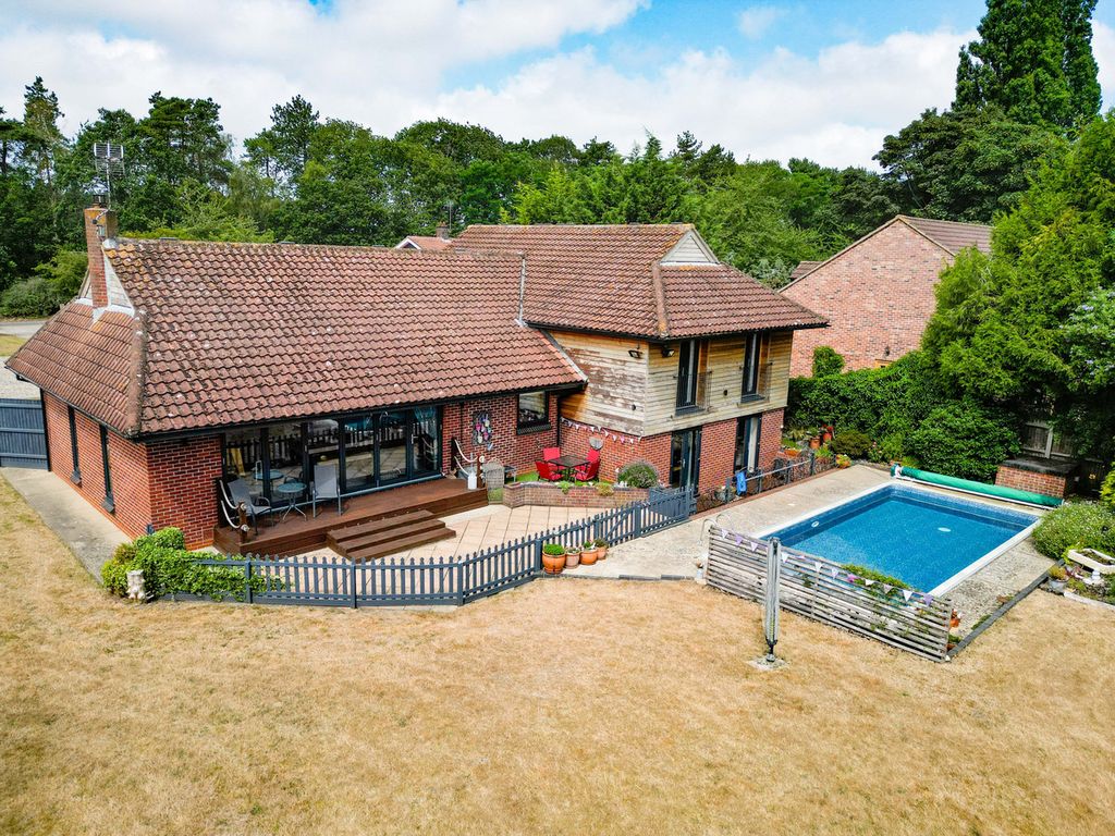 Property photo 2 of 31