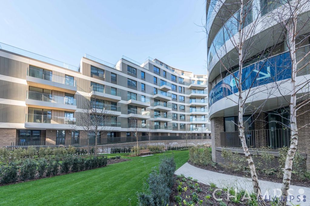 Property photo 1 of 11 Stunning 3 Bedroom Flat