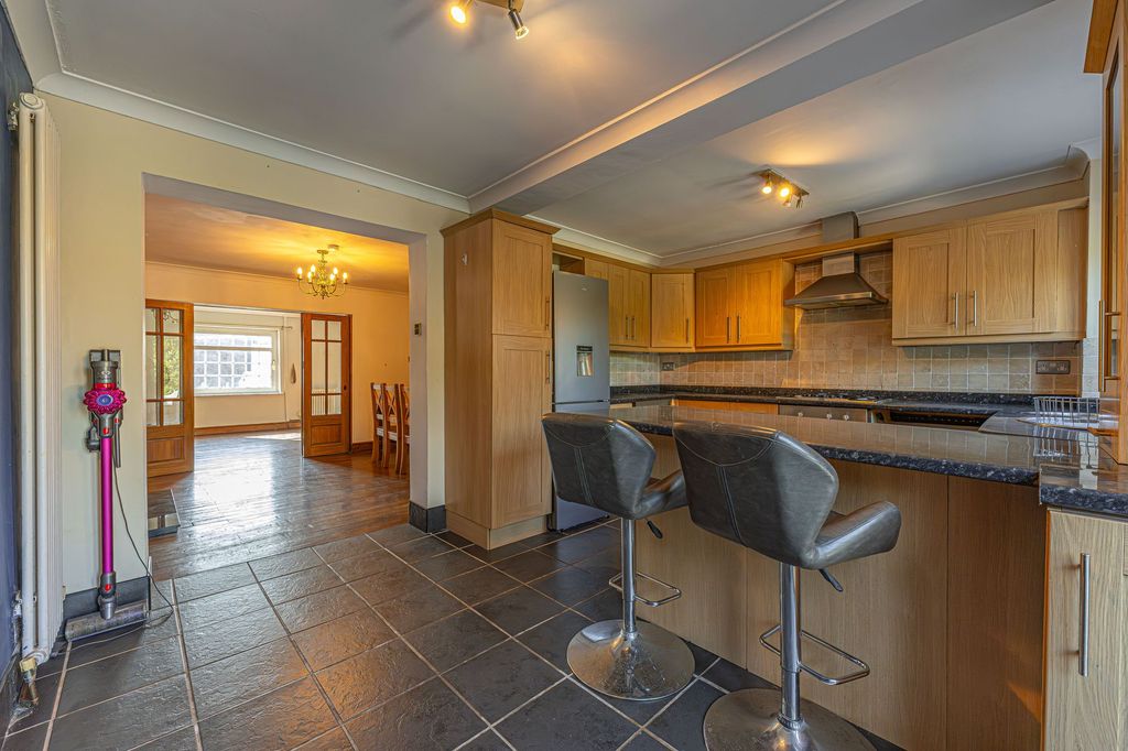 Property photo 3 of 31 5