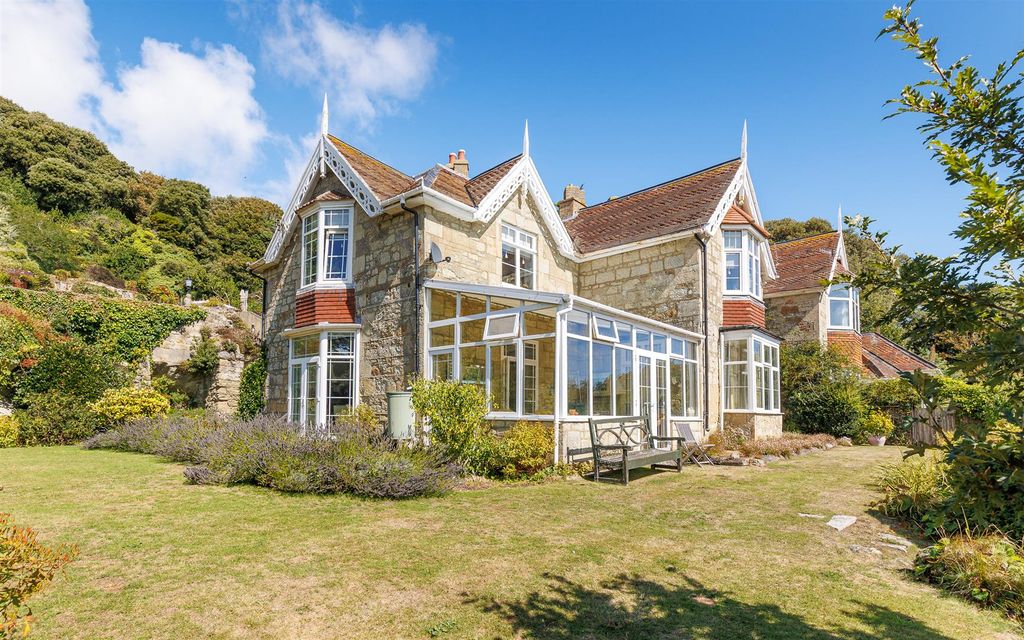 Property photo 1 of 29 Cliff Dene