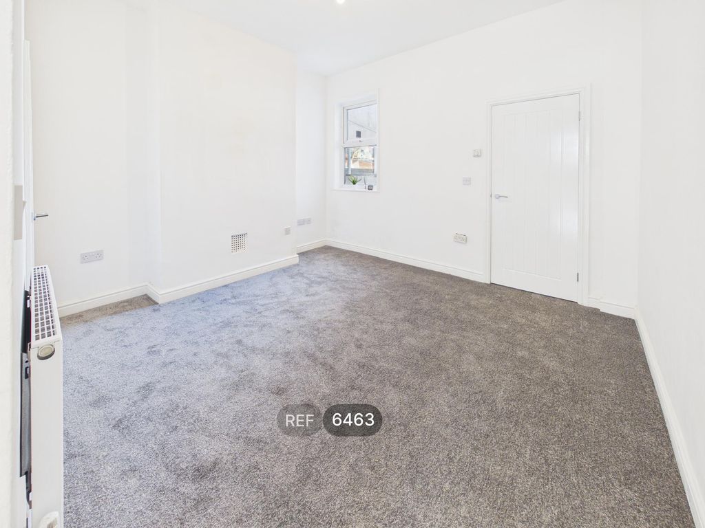 Property photo 3 of 17 Dining Room