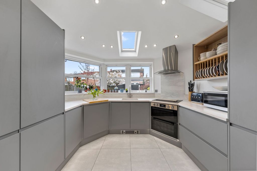 Property photo 2 of 30