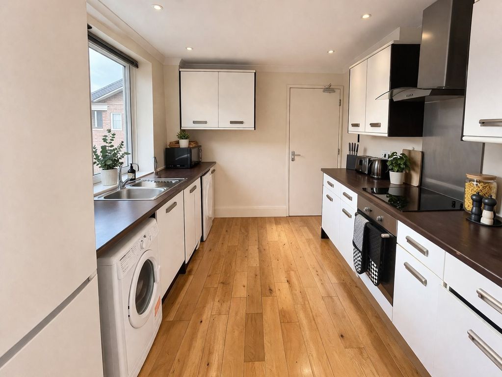 Property photo 2 of 9 Kitchen