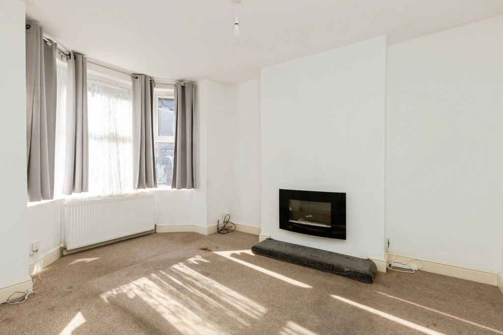 Property photo 3 of 17 Photo