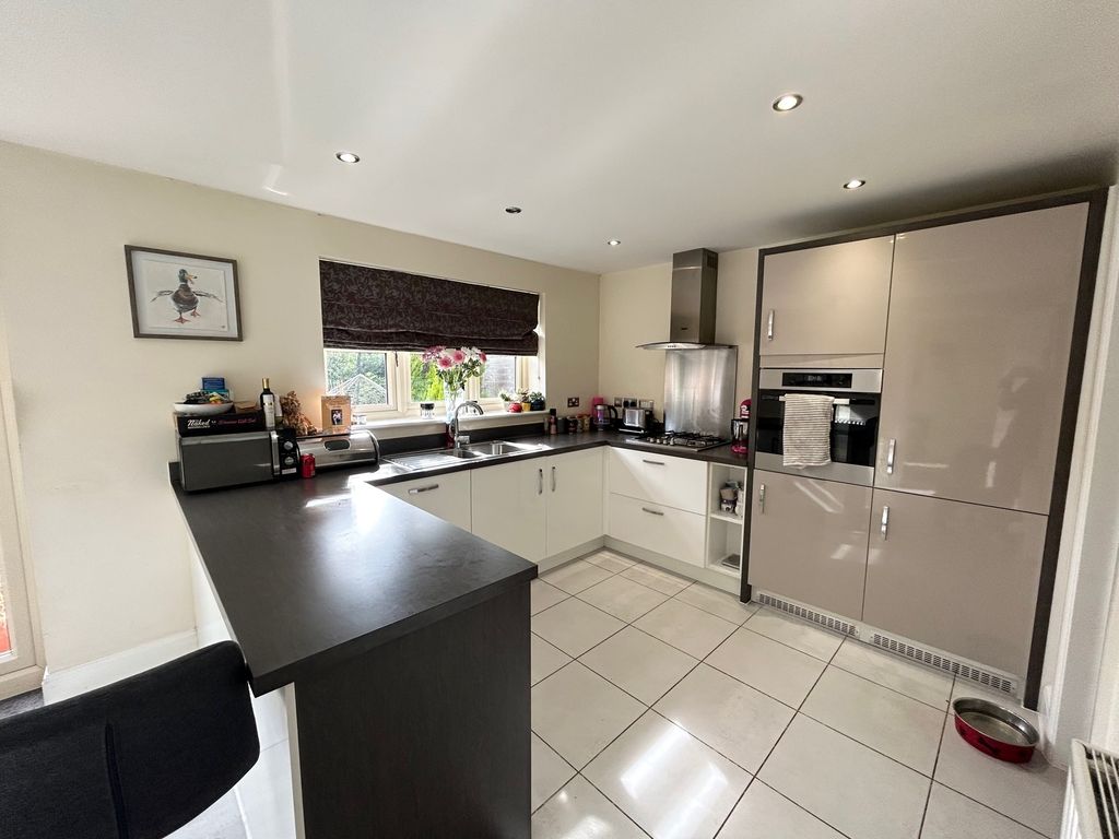 Property photo 2 of 16 Kitchen
