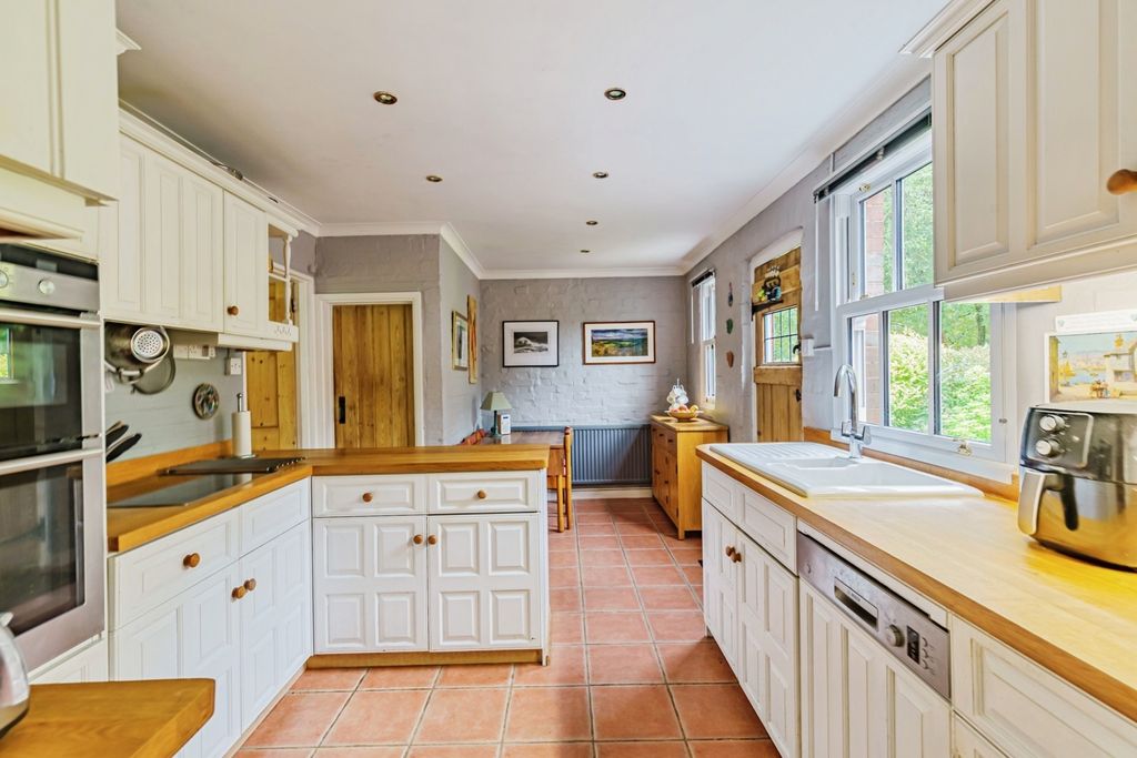 Property photo 2 of 18 Photo