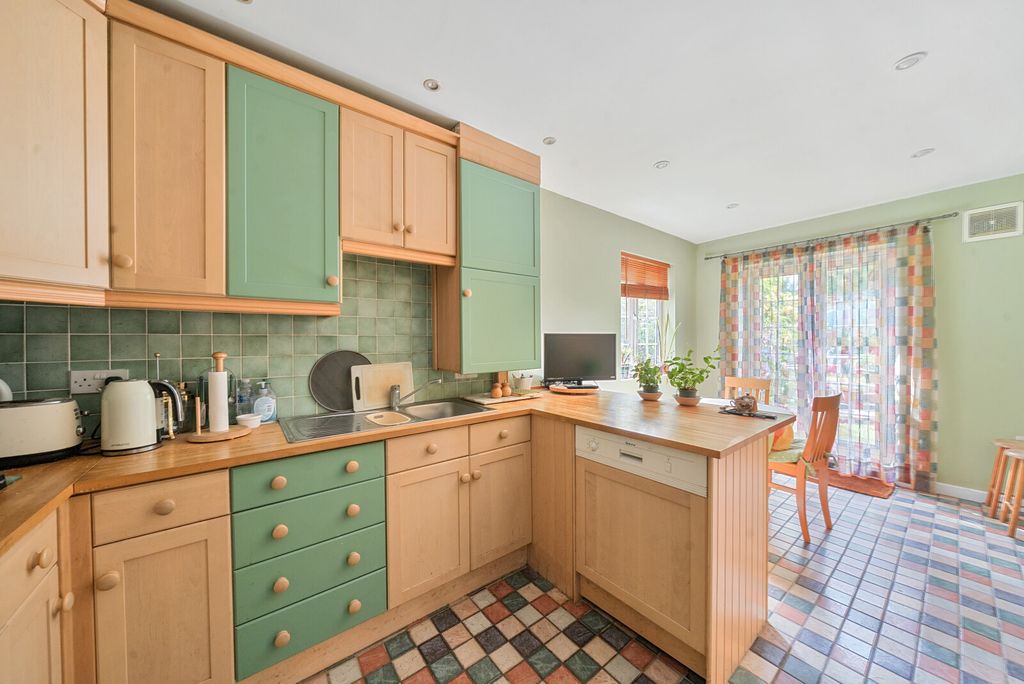Property photo 3 of 15 1311197-11-685133...