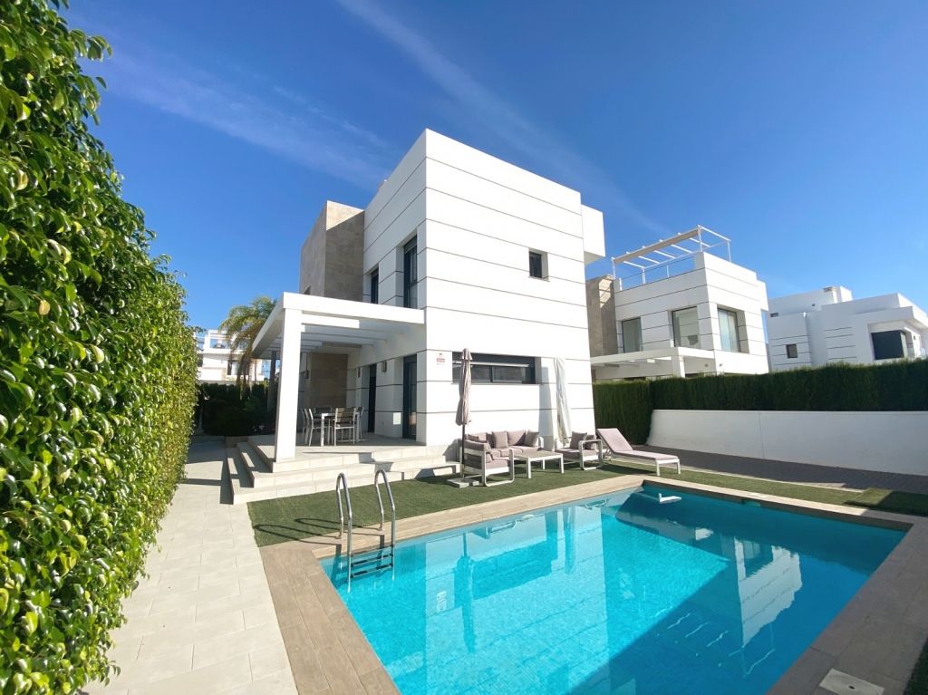 Property photo 1 of 20