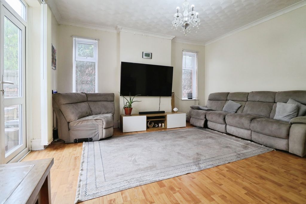 Property photo 3 of 36 Pbox-Img.Jpg