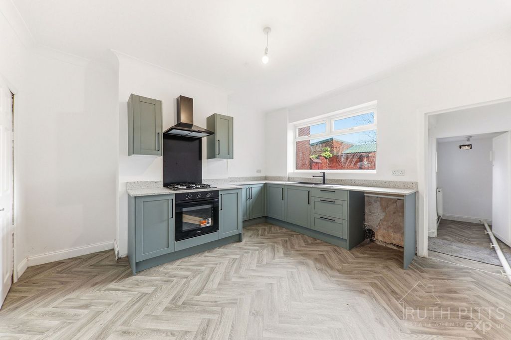 Property photo 3 of 24