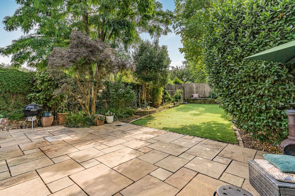 Property photo 2 of 25 Garden