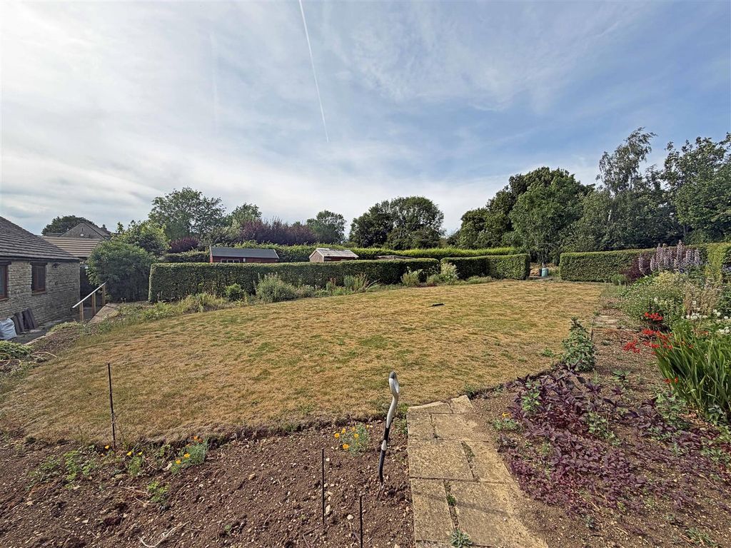 Property photo 3 of 20 Garden